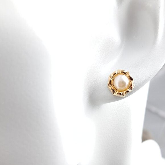 Elegant Faux Pearl Stud Earrings - Picture 4 of 5